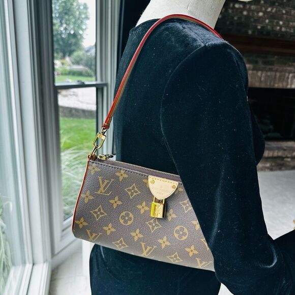 Brand New Louis Vuitton Tirette Pochette - Picture 15 of 16